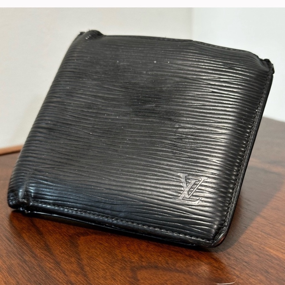 Louis Vuitton Porte Billets Cartes Credit Monnais Wallet Epi Black Bi Fold